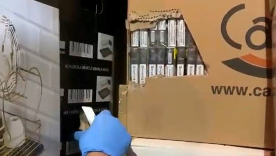 Minibüsten binlerce paket kaçak sigara çıktı - Son Dakika Türkiye Haberleri