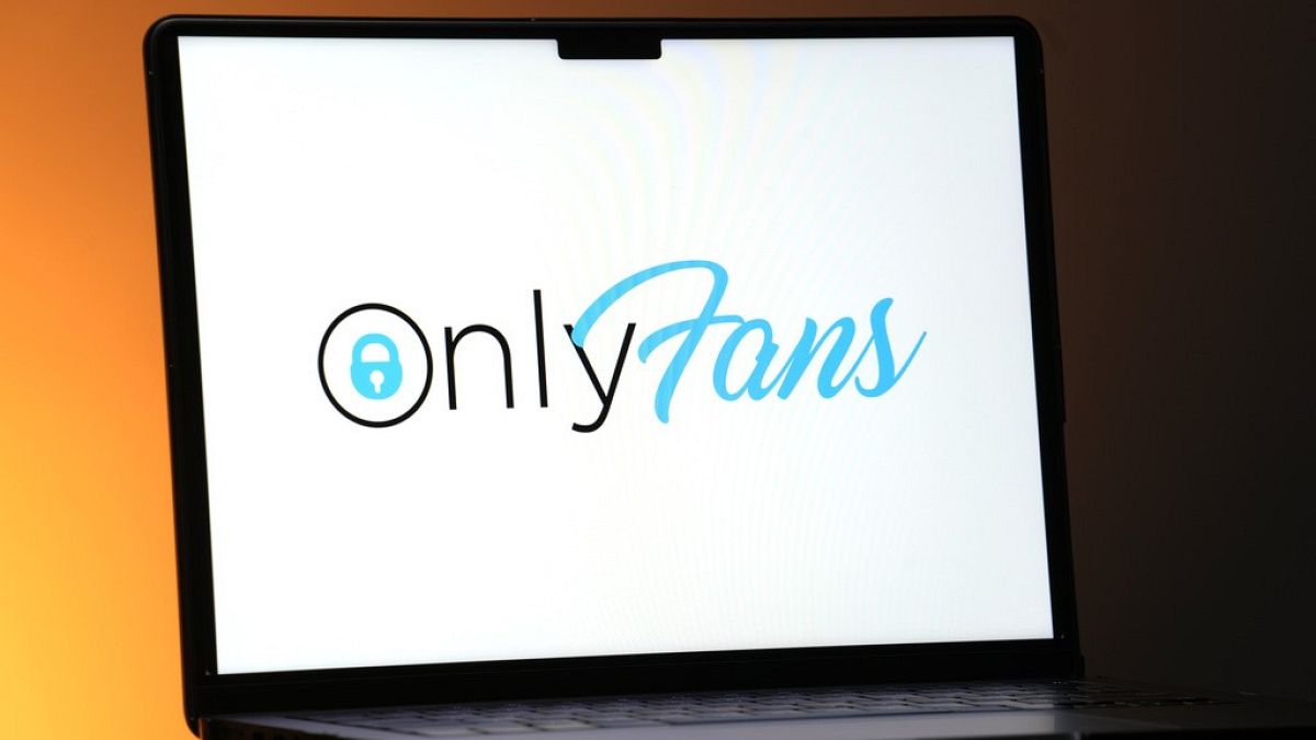 Çocukların müstehcen içeriğe eriştiği iddiaları nedeniyle OnlyFans'a soruşturma