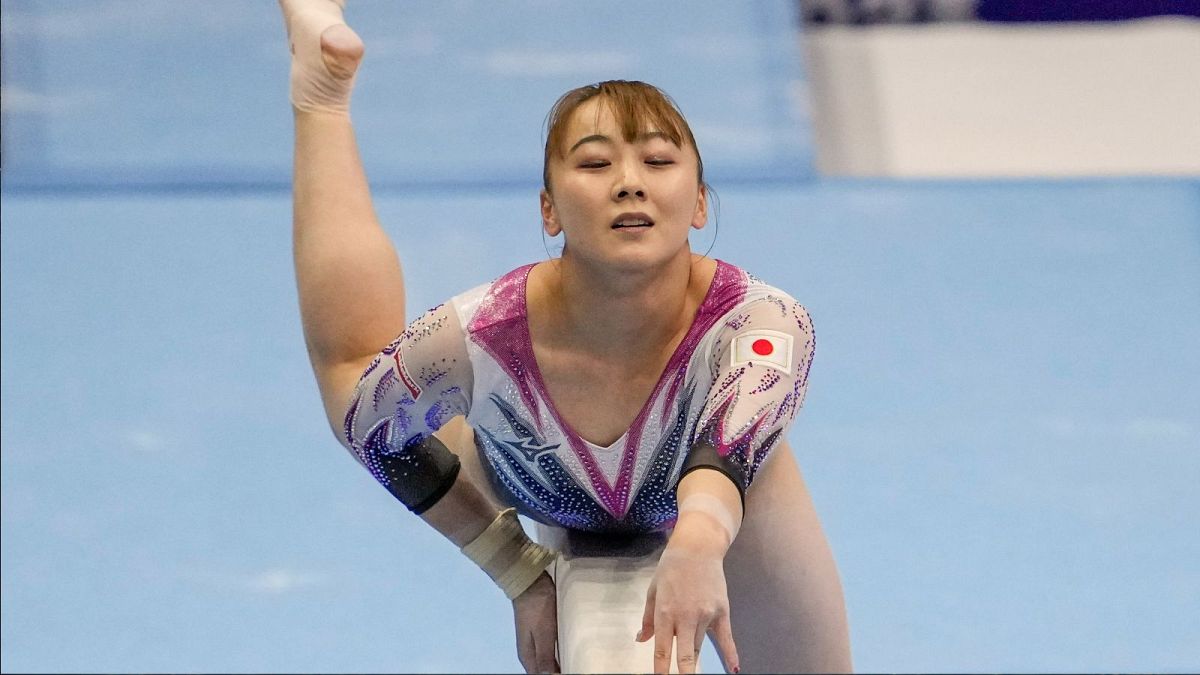 Japon kadın jimnastik takımının kaptanı Miyata, sigara içtiği için olimpiyatlardan men edildi
