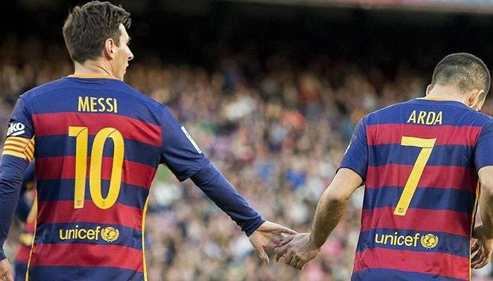 Arda Turan birlikte oynadığı en iyi 11'i açıkladı!  İçerisinde hiçbir Türk futbolcu yer almıyordu...
