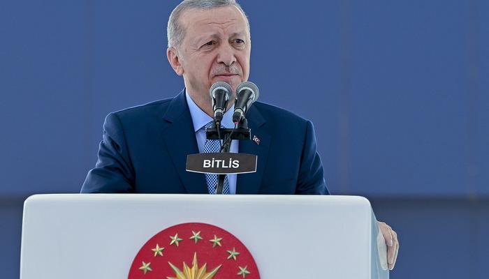 Cumhurbaşkanı Erdoğan Bitlis'te İBB'yi Hedef Aldı: "Paralarıyla Veriyorlar"