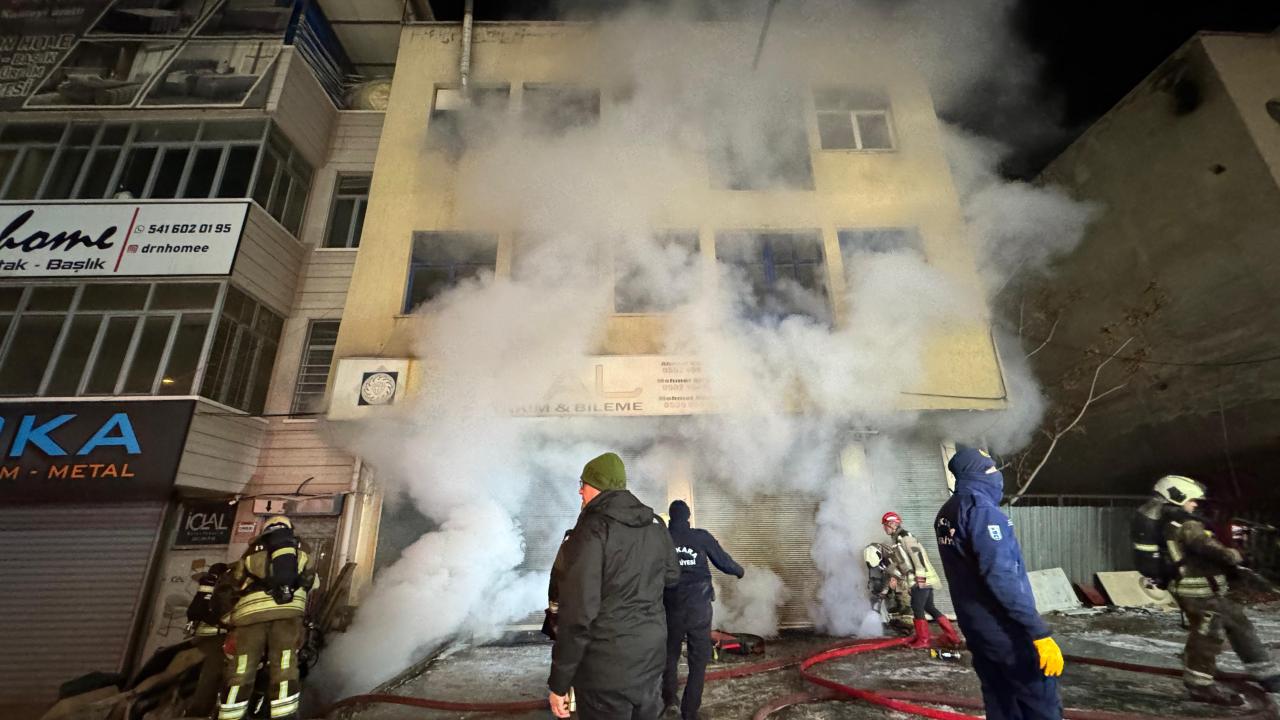 Ankara'daki mobilya seminerinde yangın çıktı