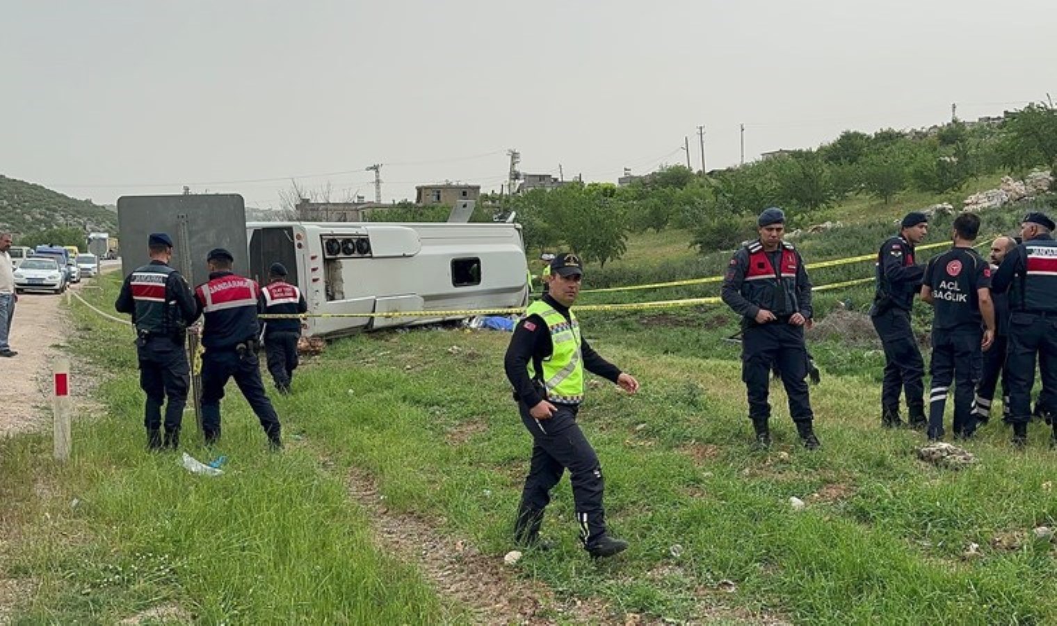 Gaziantep'te yolcu taşıyan midibüs devrildi: 1 ölü, 7 yaralı - Son Dakika Türkiye Haberleri