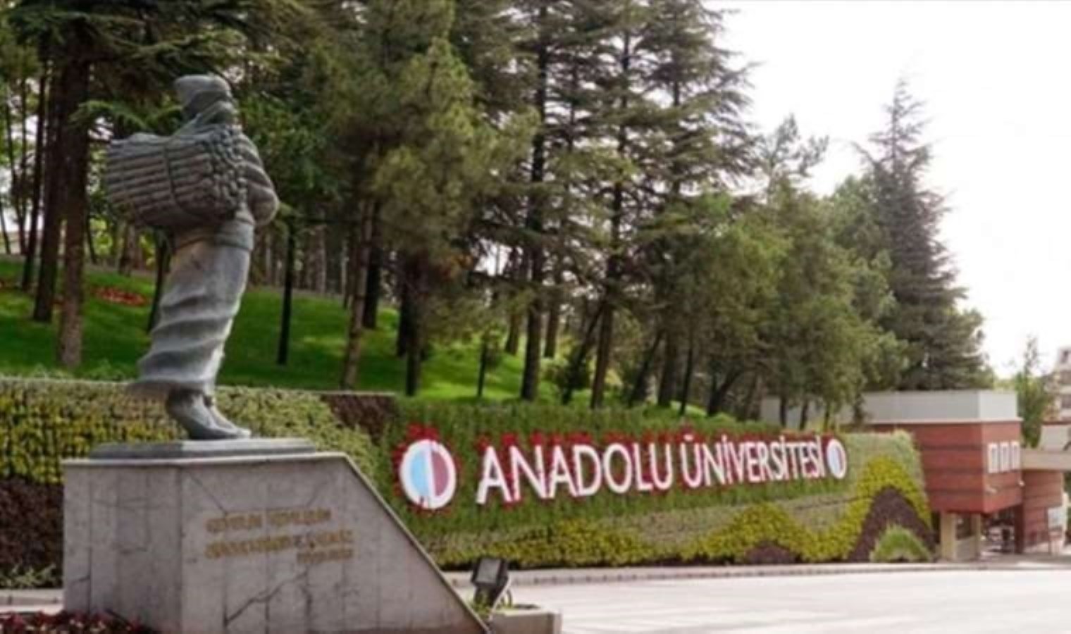 Anadolu Üniversitesi öğrencileri isyan etti: "Cebimizi ve yediğimiz iki lokmayı isteyen bu utanmaz tavrı kabul etmiyoruz" - Son Dakika Türkiye Haberleri