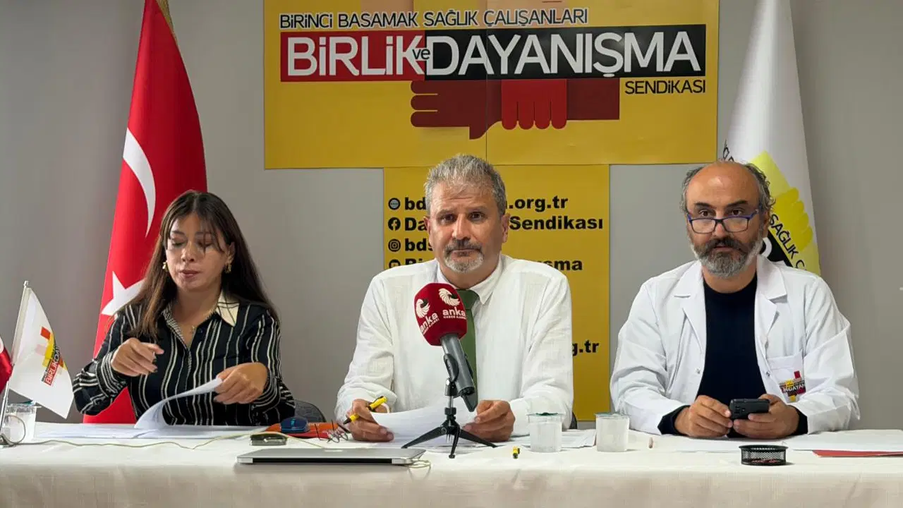 Dijital Dönüşüm Süreci Sağlık Çalışanlarını Zora Sokuyor: 3.632 Profesyonel SB-AHBS'ye Karşı Birlikte Mücadele Ediyor
