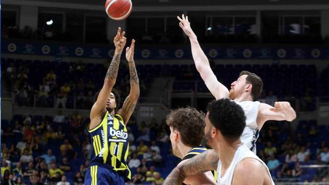 Fenerbahçe Beko, Zorlu Mücadelede Anadolu Efes'i Göller: 60-59