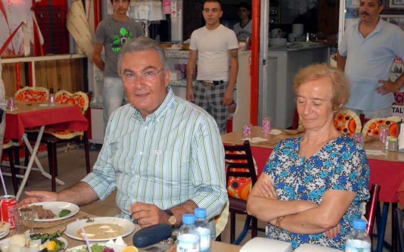 Deniz Baykal'ın eşi Olcay Baykal yaşamını yitirdi