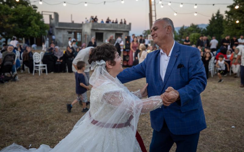 Sakarya'da Merve'nin Gelinlik Hayalini Gerçekleştiren Anlamlı Düğün Töreni