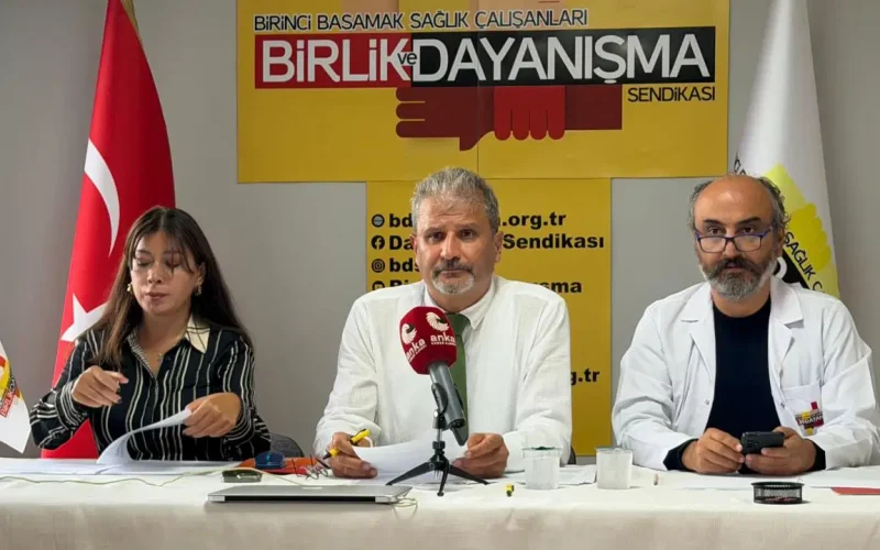 Dijital Dönüşüm Süreci Sağlık Çalışanlarını Zora Sokuyor: 3.632 Profesyonel SB-AHBS'ye Karşı Birlikte Mücadele Ediyor